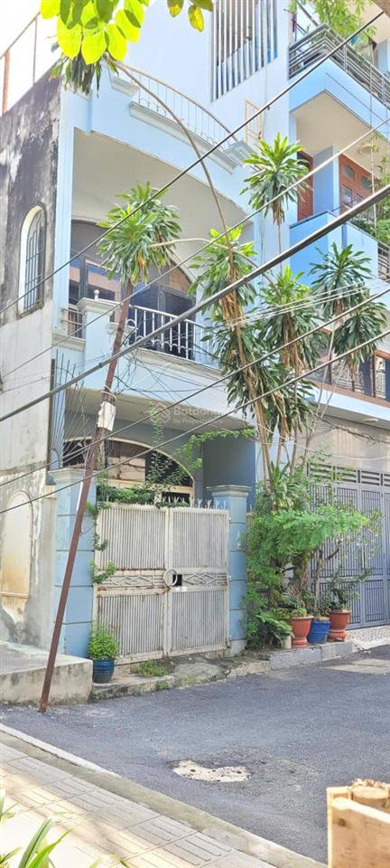 Bán nhà góc 2 mặt tiền vị trí đắc địa ngay nhà ga t3