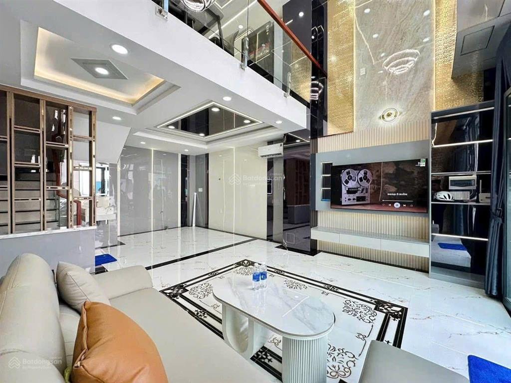 Giảm giá mạnh nhà 74m2 ở thích quảng đứcphú nhuận gần nhà thờ thánh mẫu. giá 5tỷ620, cho thuê 21tr