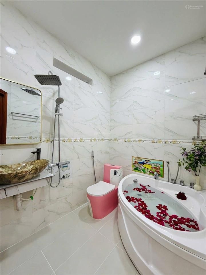 Ôtô ngủ trong nhà 81m2 đường ký hòa  quận 5. giá 4tỷ220 cho thuê 24tr. gần bệnh viện đa học y dược