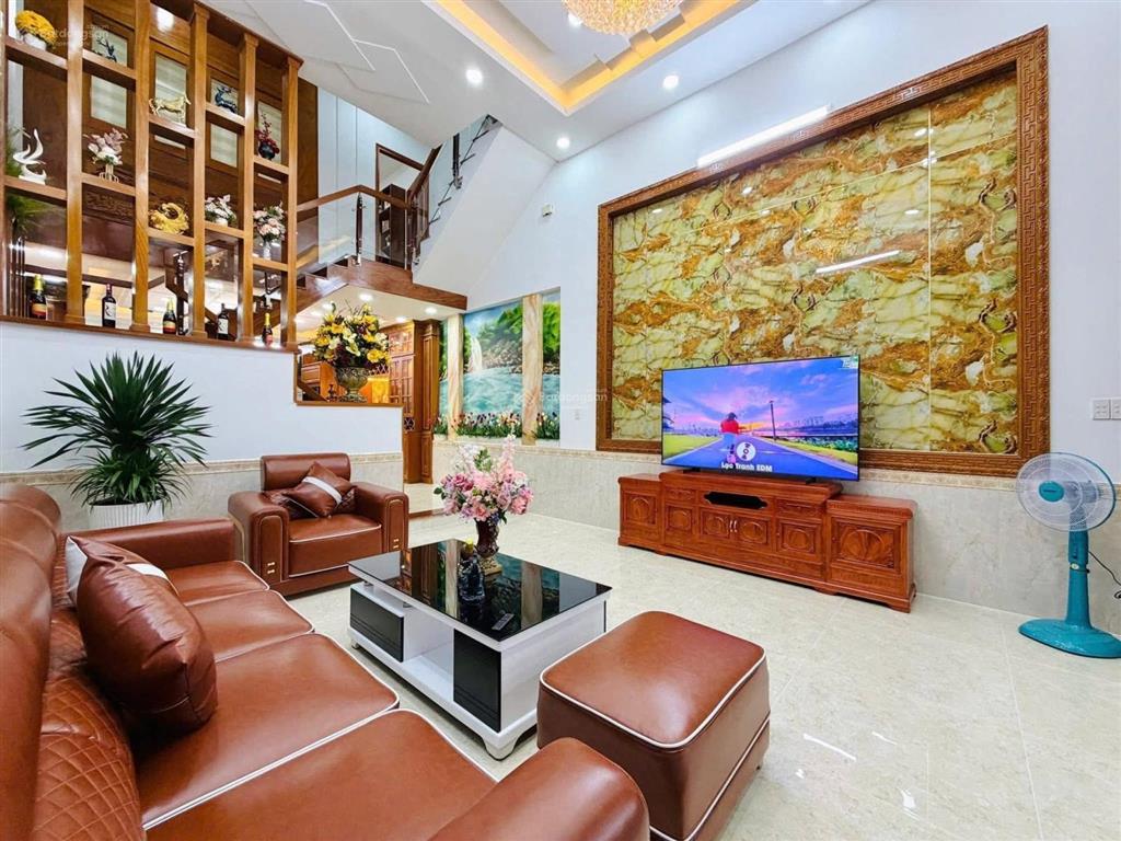 Ôtô ngủ trong nhà 81m2 đường ký hòa  quận 5. giá 4tỷ220 cho thuê 24tr. gần bệnh viện đa học y dược