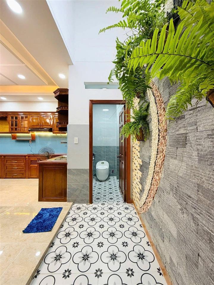 Ôtô ngủ trong nhà 81m2 đường ký hòa  quận 5. giá 4tỷ220 cho thuê 24tr. gần bệnh viện đa học y dược