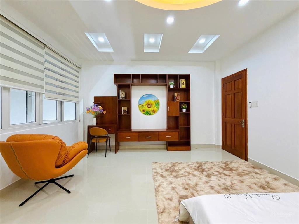 Ôtô ngủ trong nhà 81m2 đường ký hòa  quận 5. giá 4tỷ220 cho thuê 24tr. gần bệnh viện đa học y dược