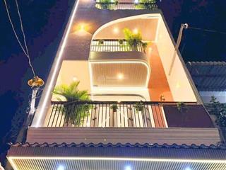 Cần tiền bán gấp nhà 93m2 giá 5tỷ430 đường cách mạng tháng 8quận 3. gần cv lê thị riêng. thuê 26tr