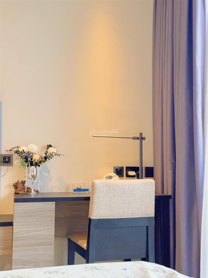 Bán nhanh căn hộ studio tòa citadines tầng cao, view hồ + thành phố, giá chỉ 1 tỷ 950