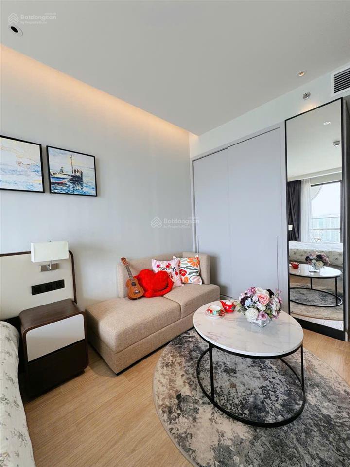 Bán nhanh căn hộ studio tòa citadines tầng cao, view hồ + thành phố, giá chỉ 1 tỷ 950