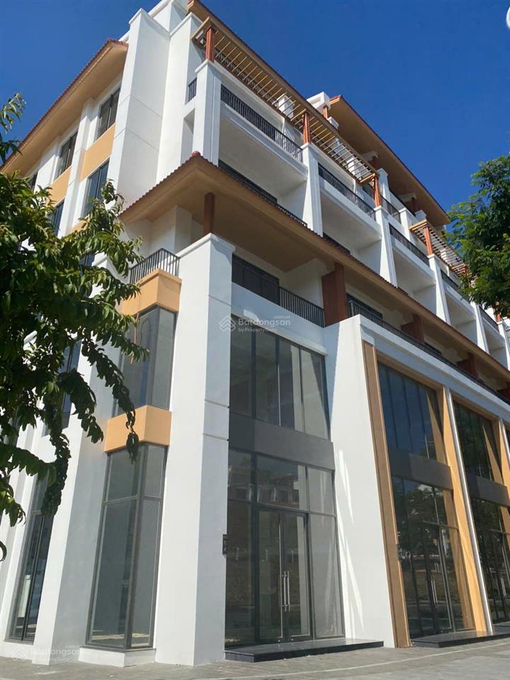 Townhouse căn góc hàng ngoại giao, bán ngang giá hợp đồng