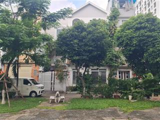 Nhà đẹp như vila, trung tâm quận bình thạnh, mặt tiền nhìn công viên, hẻm cụt xe tải ra vào.