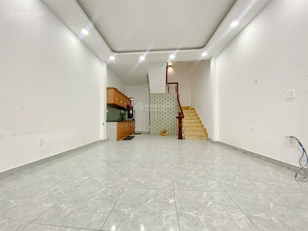 Tân phú nhà 5.xtỷ đã có 3 tầng  trung tâm ngay văn cao  50m2 ngang hiếm 5m tiện ích đầy đủ.