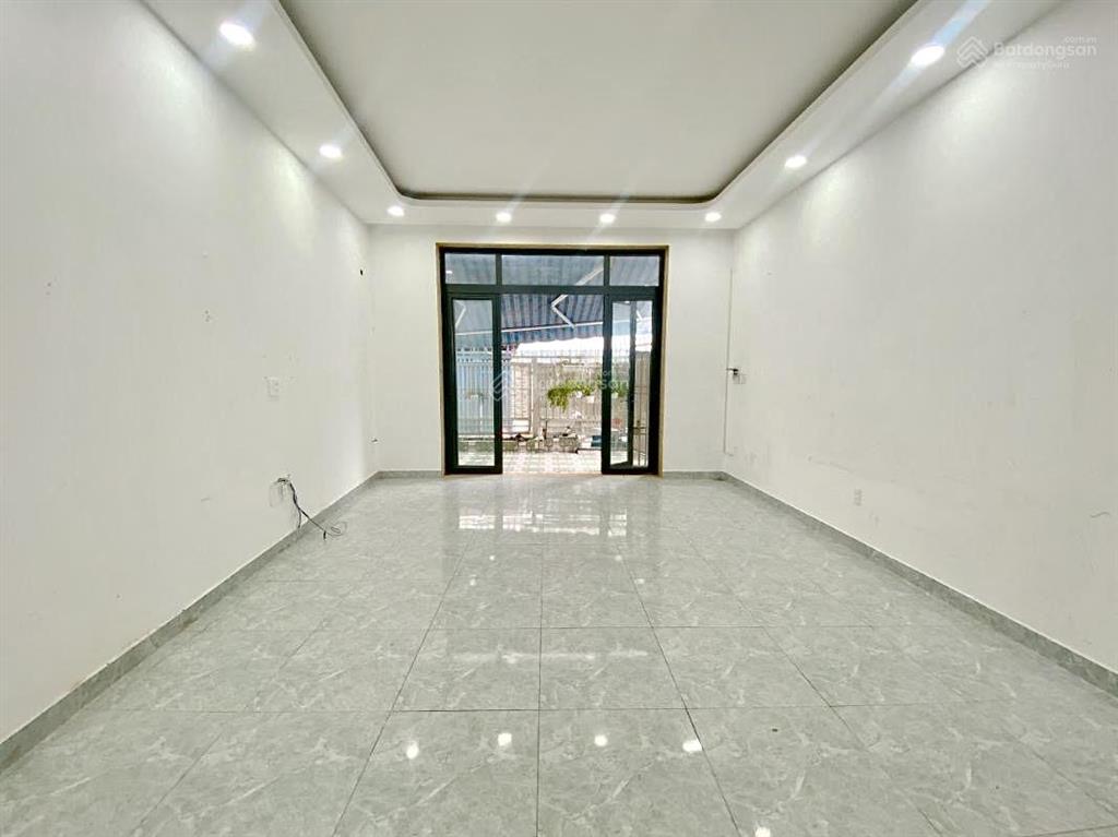 Tân phú nhà 5.xtỷ đã có 3 tầng  trung tâm ngay văn cao  50m2 ngang hiếm 5m tiện ích đầy đủ.