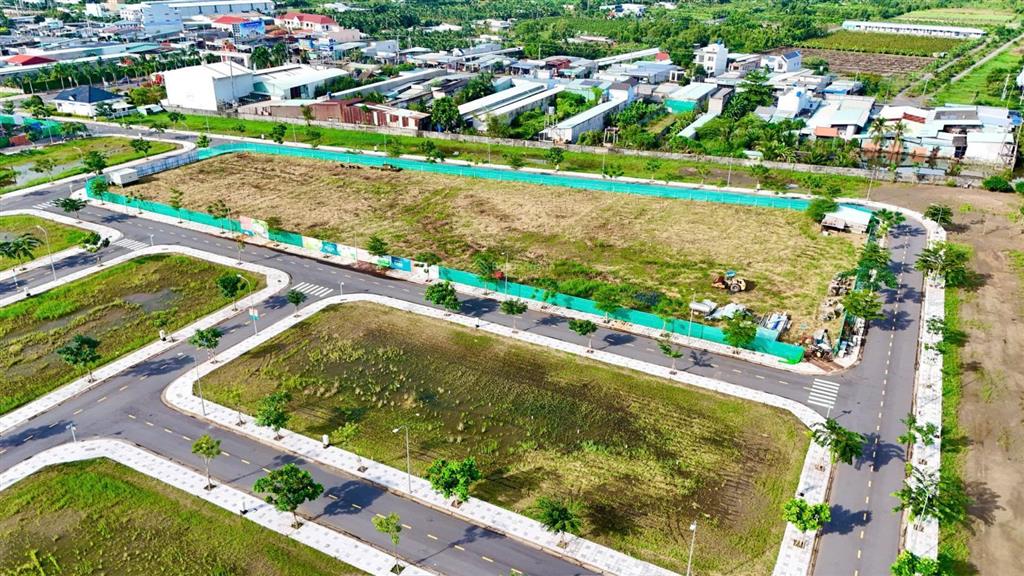 Đất full thổ cư sang tên ngay, bảo vệ 24/7 , 6x17 , xây dựng tự do, thanh toán 900tr nhận đất