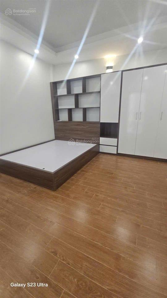 Chỉ hơn 5 tỷ có ngay nhà thang máy, full nội thất, ô tô đỗ cổng, mặt tiền rộng,30m2,5 tầng liên mạc