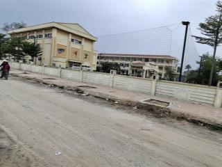 Hiếm! nhà ngay trường học, chợ, ub phường, đường to thông thoáng, 30m2,5 tầng ô tô đỗ cổng,liên mac