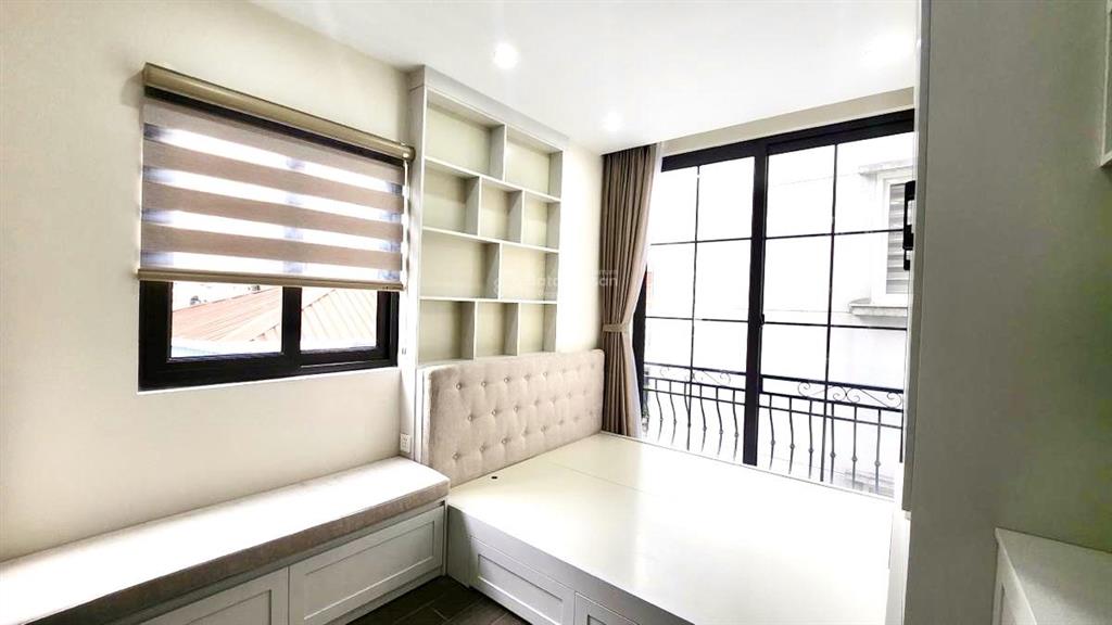 Bán gấpnhà kim mã70m7*tầngthang máy14 phòng kklô góc 3 thoáng.