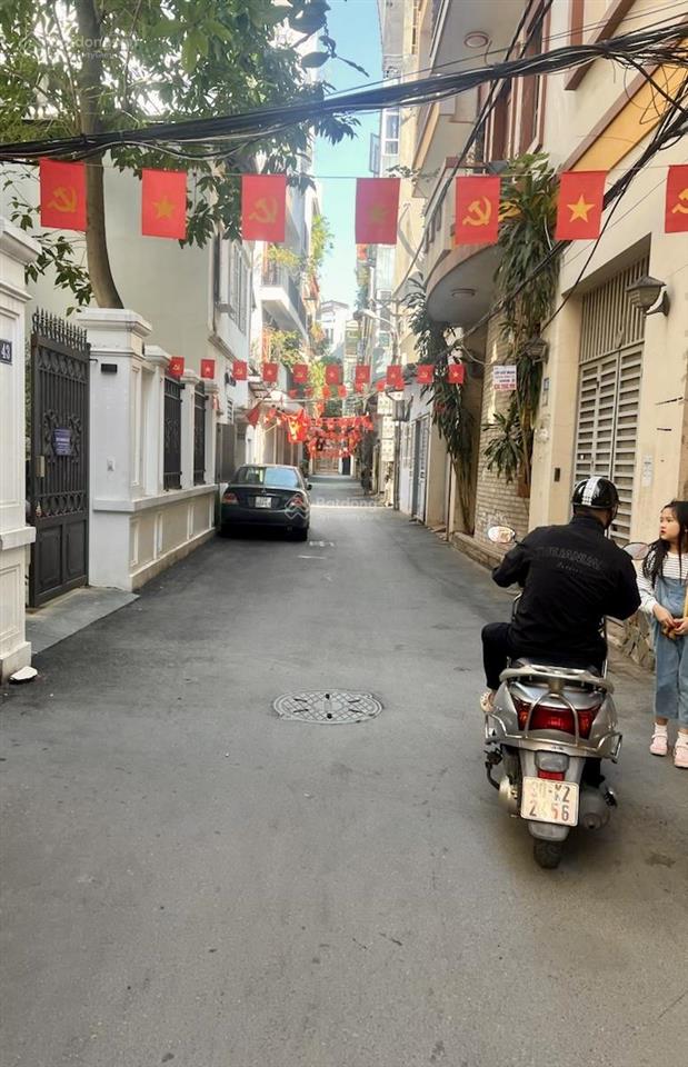 Bán gấpnhà kim mã70m7*tầngthang máy14 phòng kklô góc 3 thoáng.