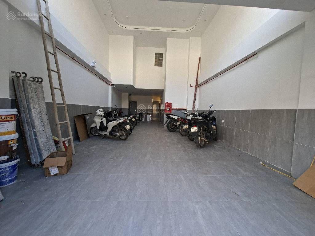 Chuyển nhượng tòa nhà dịch vụ dòng tiền, dòng tiền lên đến 90tr/ tháng, pccc đầy đủ