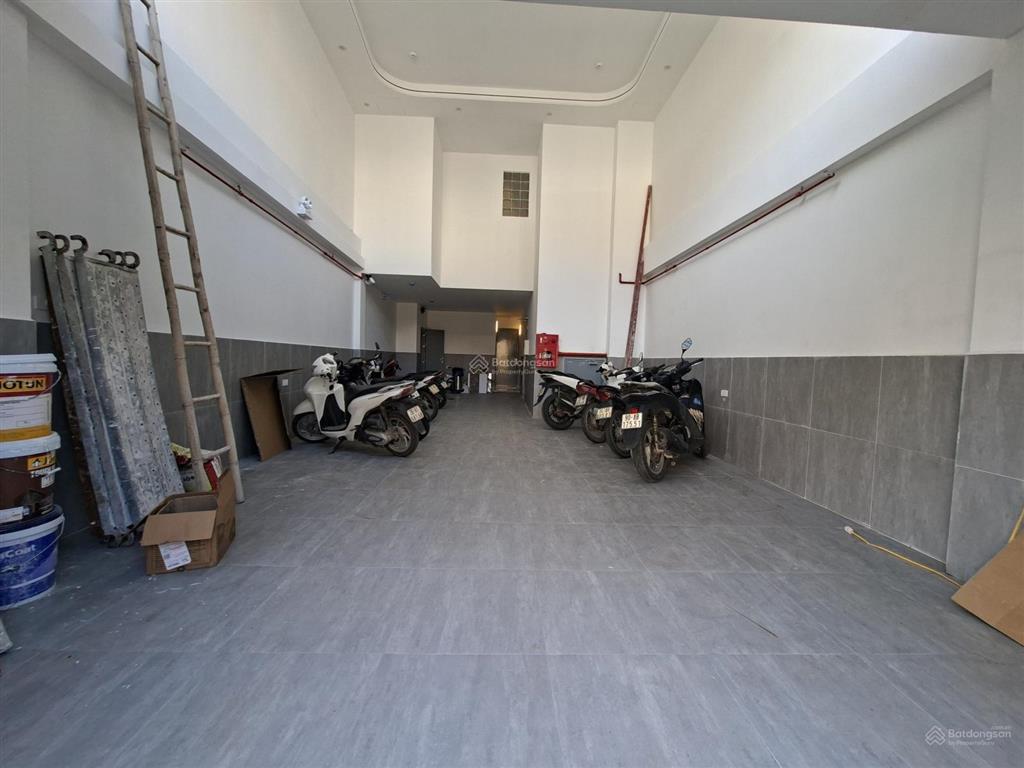 Chuyển nhượng tòa nhà dịch vụ dòng tiền, dòng tiền lên đến 90tr/ tháng, pccc đầy đủ