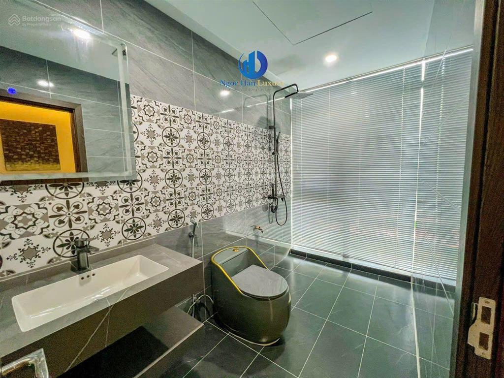 Cho thuê shop tmdv đối diện vincom, view biển nước mặn. có 6pn full đồ cao cấp