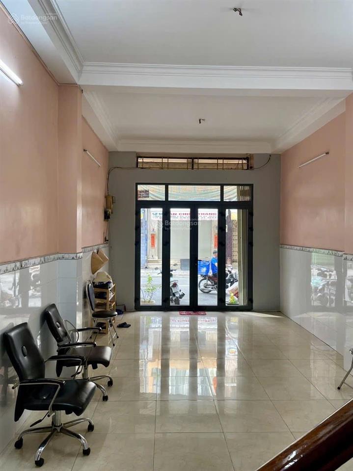 22 tỷ (dt 4x15m) 4 tầng  nhà mặt tiền kinh doanh đường dương tử giang, q5.