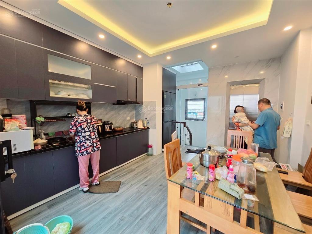 Nhà hiếm nguyễn đổng chi xe 4 chỗ vào, gần ga tàu điện, 6 phòng, 40m2*5 tầng, sổ đỏ đẹp, chủ tự xây