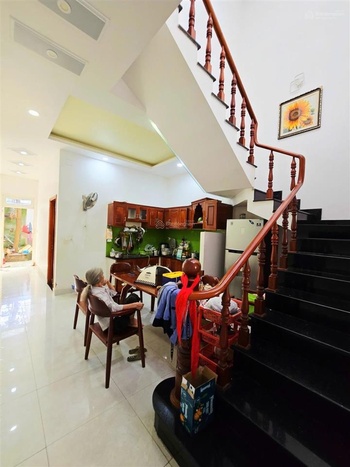 Nhà phố 111m2, 2 tầng, ngang 4.5m, hoàn công đủ, đường ô tô 9m, gần vinhomes grand park