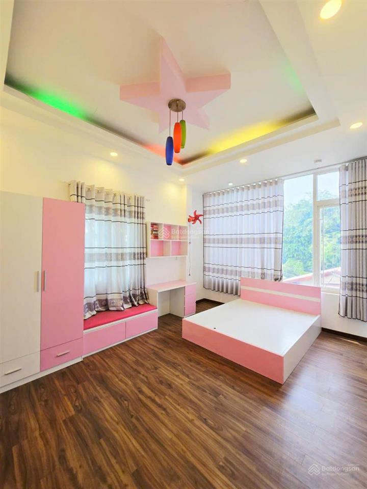 Bán nhà bề thế tặng thêm đất 5 tỷ quá đẹp xem là cọc ngay chắc chắn không còn căn nào đẹp bằng.