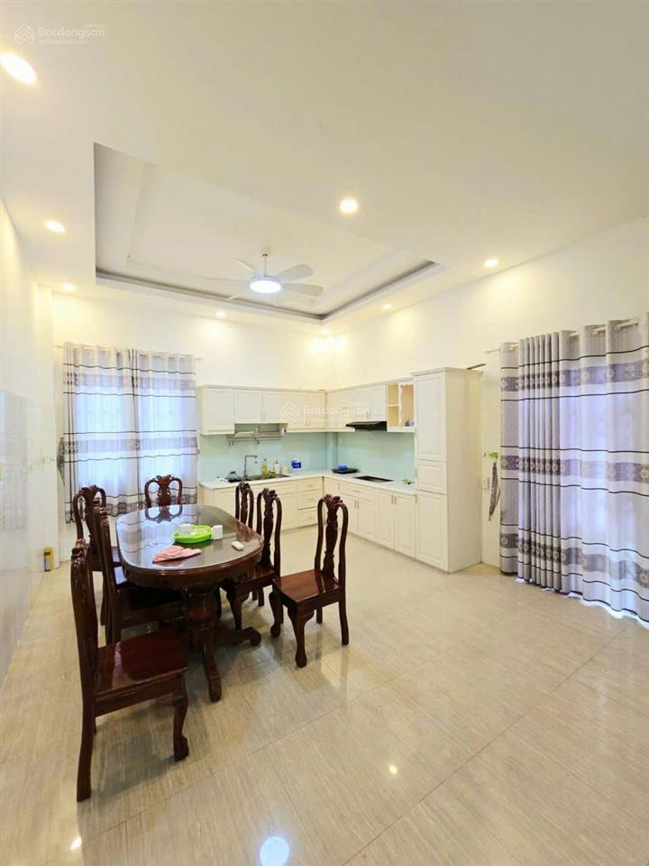 Bán nhà bề thế tặng thêm đất 5 tỷ quá đẹp xem là cọc ngay chắc chắn không còn căn nào đẹp bằng.