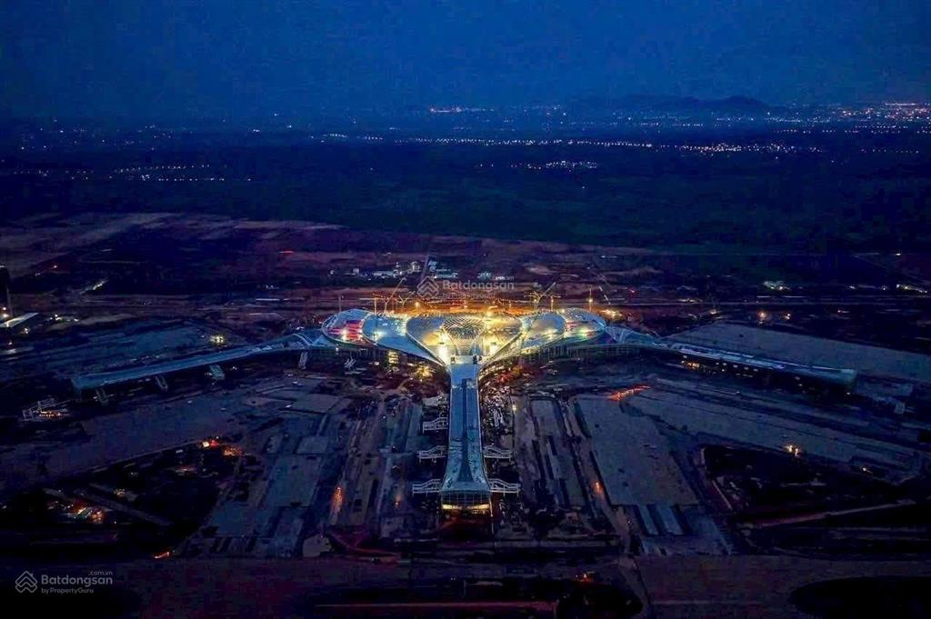 Cọc ngay lô đất 100m2 chỉ hơn 990 triệu, full thổ cư, có sổ sẵn, mặt tiền lộ giới 25m