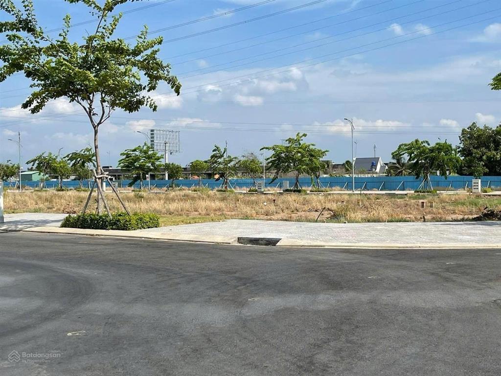 130m2 thổ cưngay sân bay long thànhchỉ từ 1tỷ6 là có đấtsổ sẵn2 mặt tiền. hỗ trợ vay tới 70%