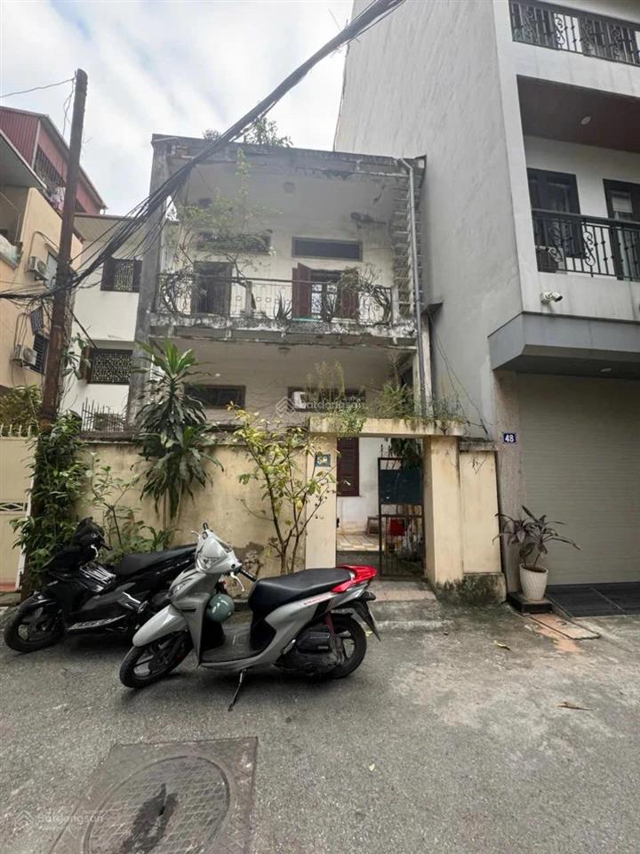 Bán gấp đất tặng nhà cũ tại ngõ 44 trần thái tông 68 m ,mặt tiền 5,1m cực hiếm nhà bán