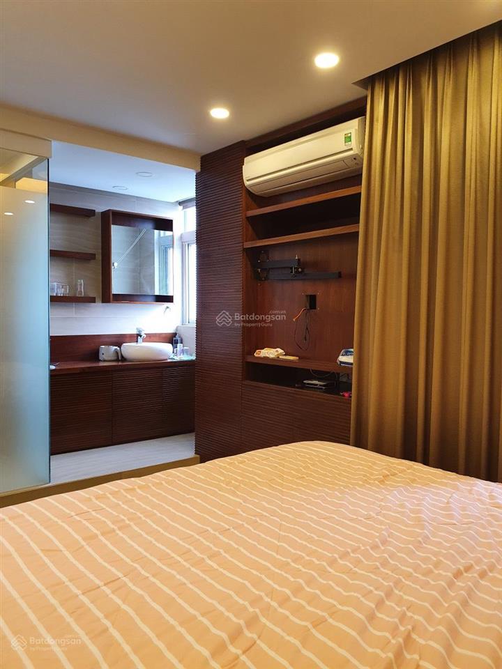 Bán gấp căn hộ riviera  point quận 7 .