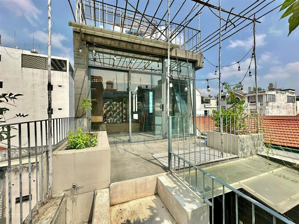 Bán nhà hẻm sát đường lớn nơ trang long dt 4.3x10m xây 2l st. 6.6 tỷ. thiết kế đẹp xây mới. shr
