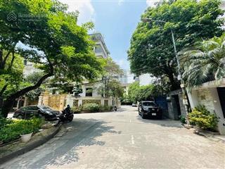 Bán nhà khu biệt thự vườn đào, vị trí rất đẹp, nội thất cao cấp, có thang máy