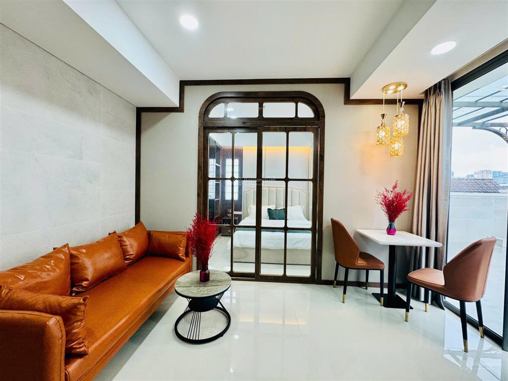 Ban công rộng  diện tích lớn  hàng hiếm 1 căn