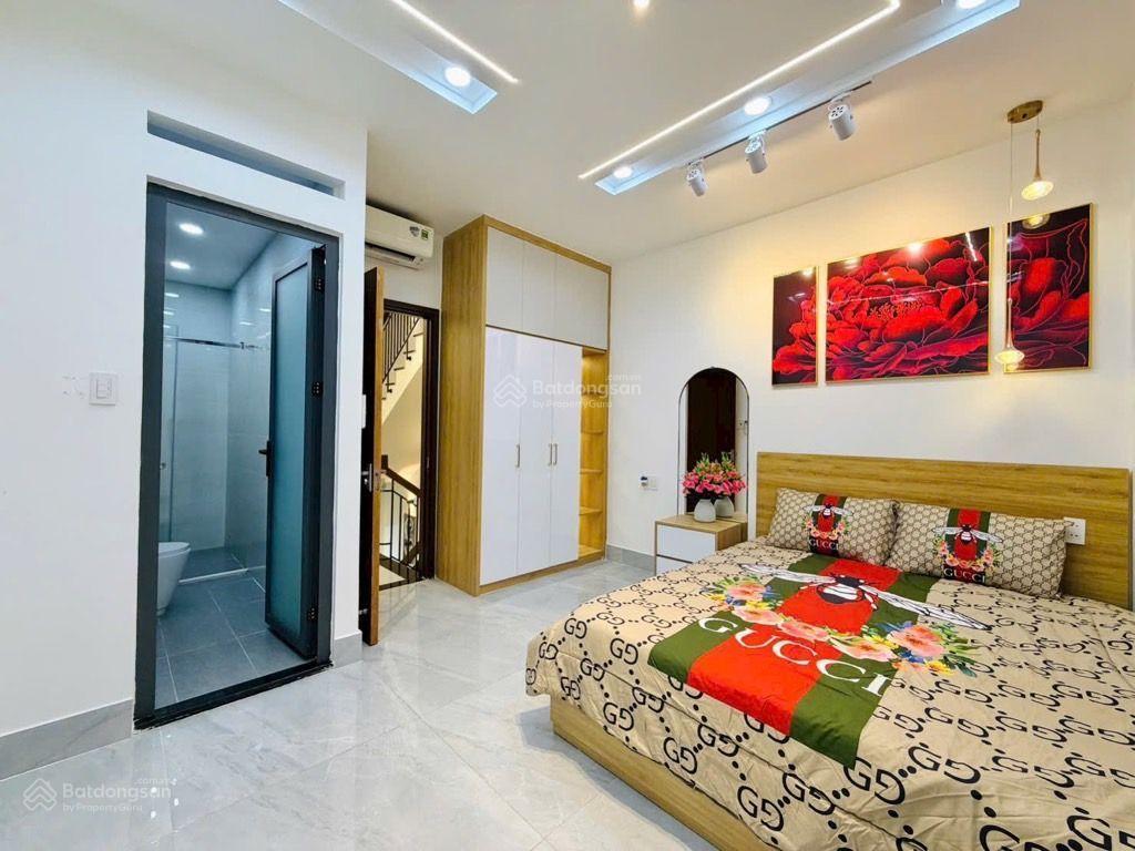 Bán nhà mặt tiền lớn 4 tầng quang trung,p12,gò vấp diện tích 66,7m2,(4 x 17) 4pn,5wc
giá 8,2 tỷ