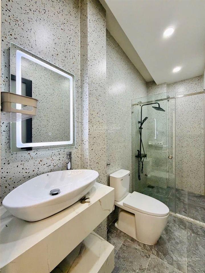 Bán nhà mặt tiền lớn 4 tầng quang trung,p12,gò vấp diện tích 66,7m2,(4 x 17) 4pn,5wc
giá 8,2 tỷ