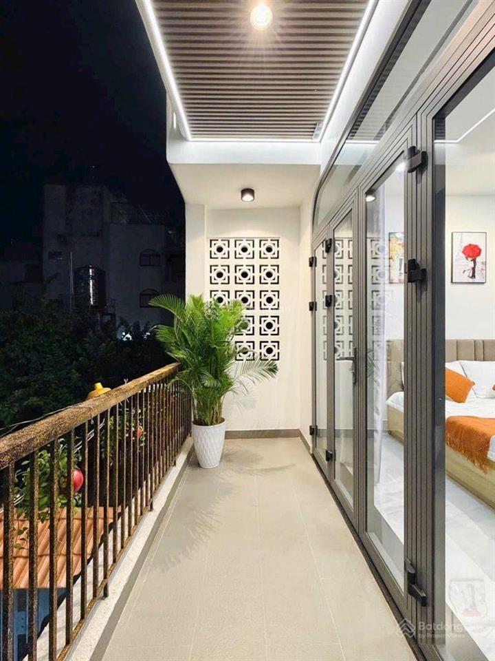 Bán nhà mặt tiền lớn 4 tầng quang trung,p12,gò vấp diện tích 66,7m2,(4 x 17) 4pn,5wc
giá 8,2 tỷ