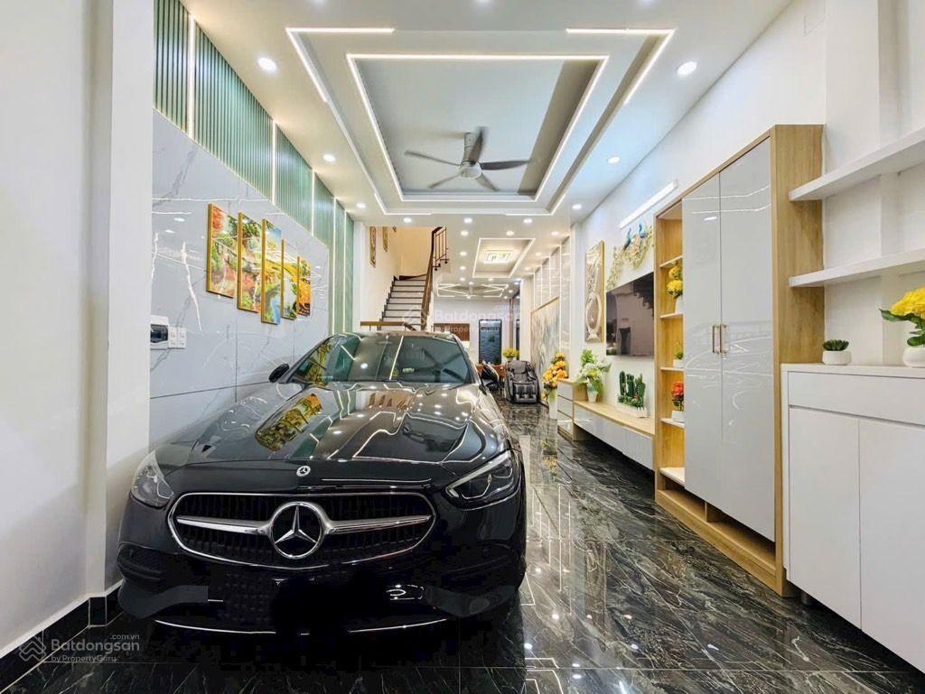 Bán nhà mặt tiền lớn 4 tầng quang trung,p12,gò vấp diện tích 66,7m2,(4 x 17) 4pn,5wc
giá 8,2 tỷ