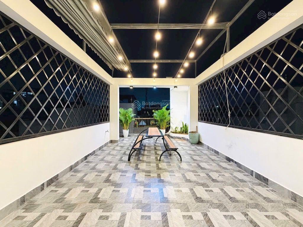 Bán nhà mặt tiền lớn 4 tầng quang trung,p12,gò vấp diện tích 66,7m2,(4 x 17) 4pn,5wc
giá 8,2 tỷ