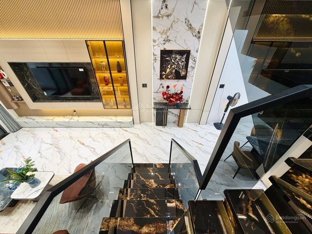 Nhà 4 tầng mặt tiền nguyễn duy cung,100m2,(4,3 x 24)4pn,4wc,sân thượng,có gara ô tô, chỉ có 11.99t