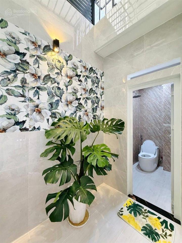 Nhà 4 tầng mặt tiền nguyễn duy cung,100m2,(4,3 x 24)4pn,4wc,sân thượng,có gara ô tô, chỉ có 11.99t