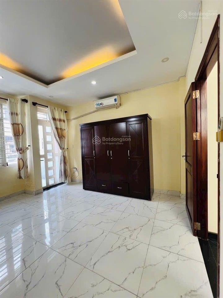 Bán nhà mặt tiền 4 tầng phạm văn chiêu,p14,gò vấp diện tích 60m2(4,2 x 15),4pn
giá bán 7,3 tỷ