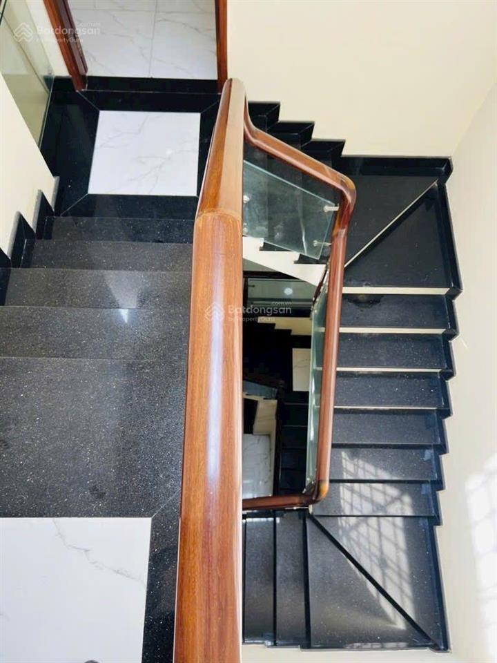 Bán nhà mặt tiền 4 tầng phạm văn chiêu,p14,gò vấp diện tích 60m2(4,2 x 15),4pn
giá bán 7,3 tỷ