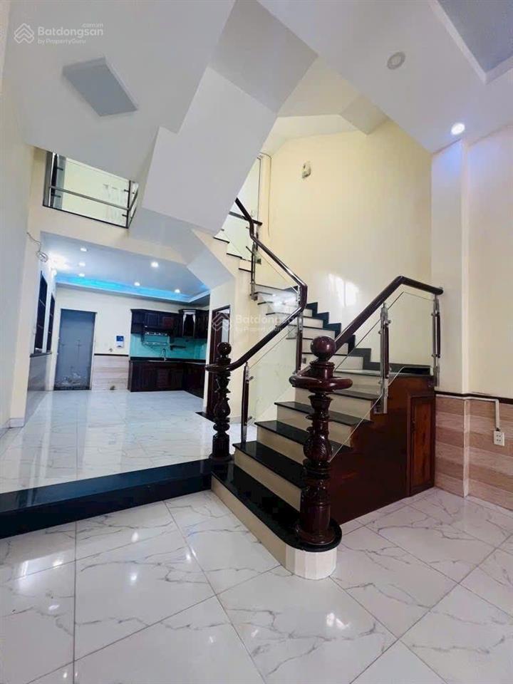 Bán nhà mặt tiền 4 tầng phạm văn chiêu,p14,gò vấp diện tích 60m2(4,2 x 15),4pn
giá bán 7,3 tỷ