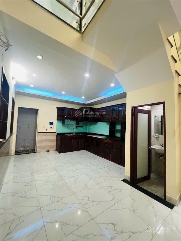 Bán nhà mặt tiền 4 tầng phạm văn chiêu,p14,gò vấp diện tích 60m2(4,2 x 15),4pn
giá bán 7,3 tỷ