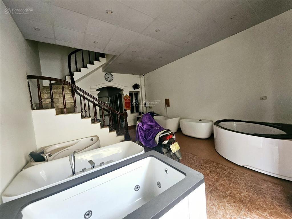 Chính chủ bán nhà số 5 lô 11 khu đô thị đền lừ 1 vỉa hè 3m mt 5.5 trước nhà 2 ô tô tránh hướng nam