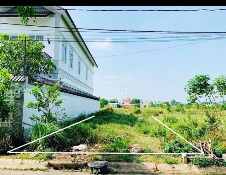 Chính chủ kẹt tiền bán gấp lô đất thổ cư 143m2, giá 700tr , sổ hồng riêng