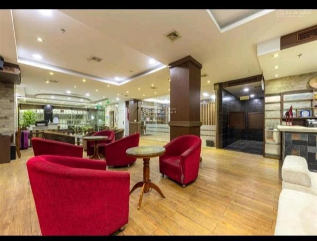 Bán tòa nhà phố trần duy hưng, 200m2, 10 tầng, 42 phòng, doanh thu 2,2 tỷ/năm, giá 80 tỷ