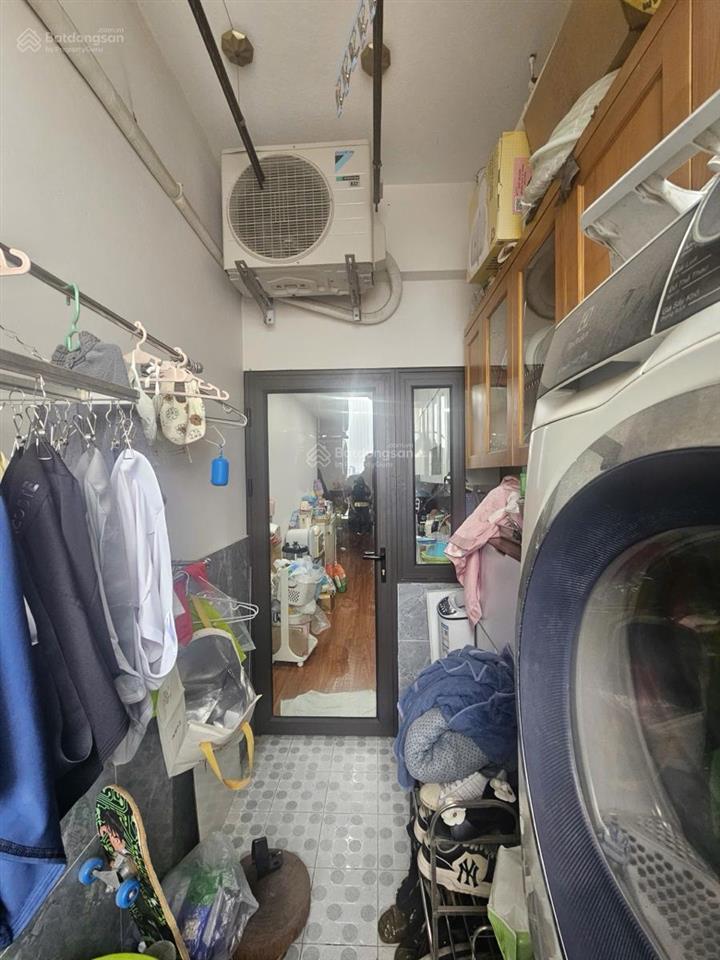 Căn hộ lô góc tầng trung phòng nào cũng có cửa sổ mặt phố bùi xương trạch 2pn 2wc giá 5,75 tỷ