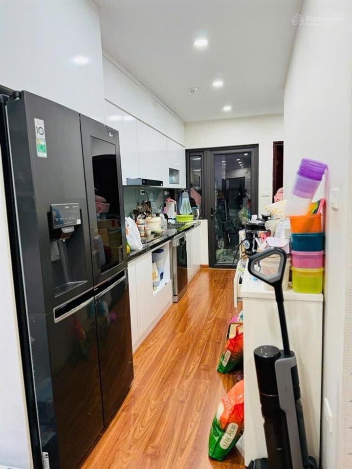 Căn hộ lô góc tầng trung phòng nào cũng có cửa sổ mặt phố bùi xương trạch 2pn 2wc giá 5,75 tỷ