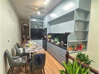 Mặt phố cầu giấy 40m, 2 mặt trước sau, kinh doanh đỉnh, 5 tầng kiên cố, cho thuê 61triệu